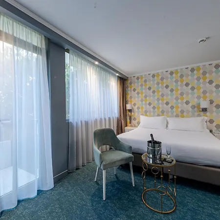 Hotel Juliana 4*
